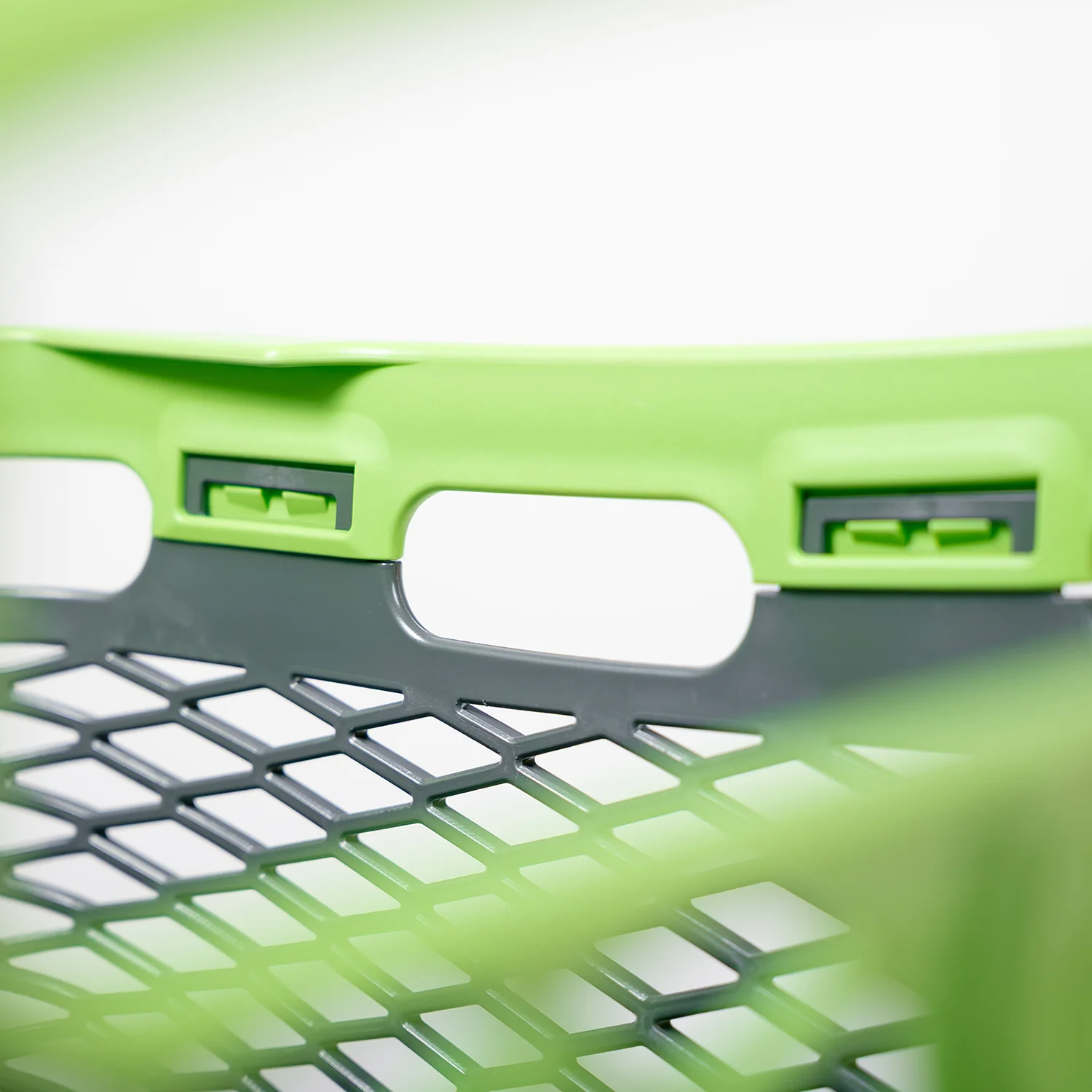 Pleasy handle detail