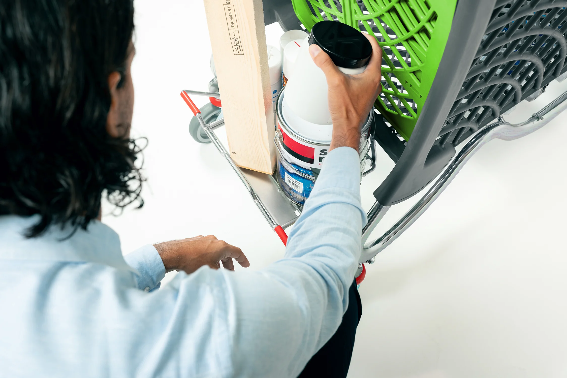 Retractable base for heavy-loads